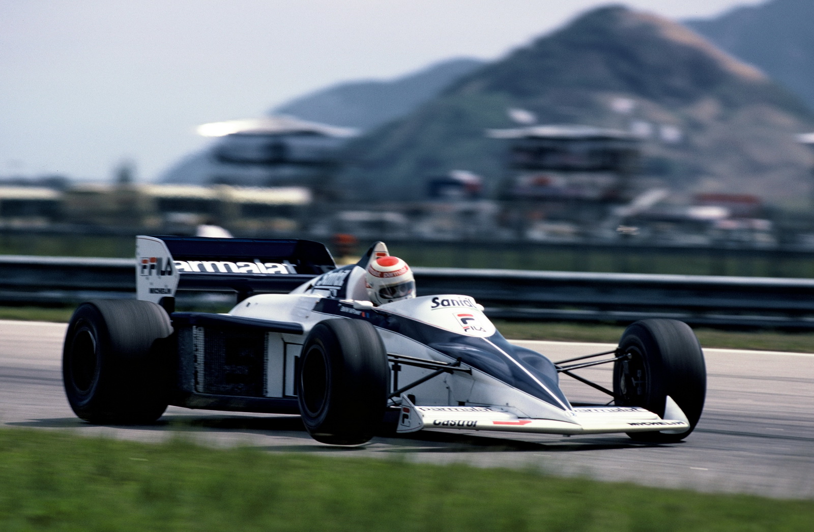 BT-52 คือรถ Formula One รุ่นแรกที่ใช้เครื่องเทอร์โบและได้แชมป์มาครอง